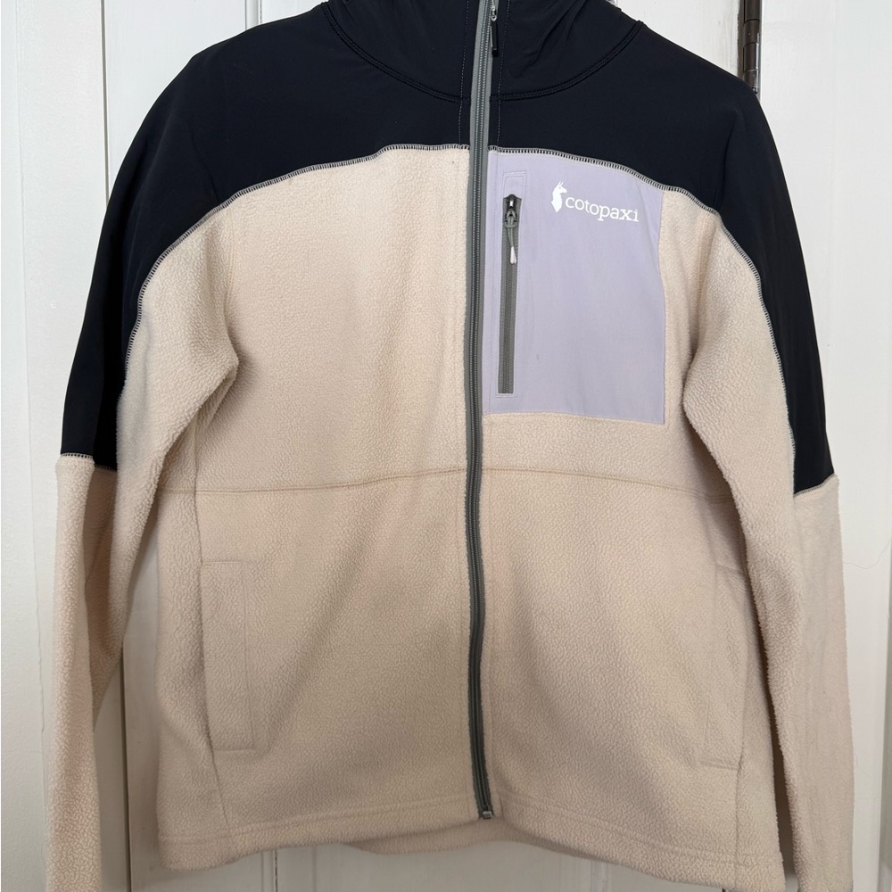 Cotopaxi Women's Beige and Black Fleece Jacket